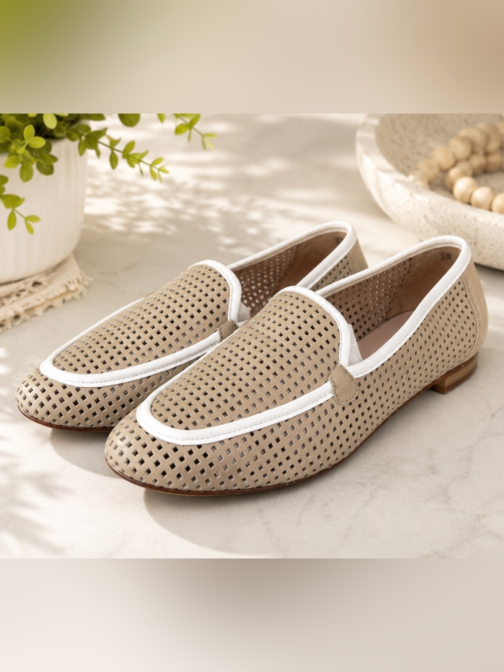 LALISA Perforated Leather Loafers Flats Beige Ivory Sz EU 39 US 8 Made in Spain